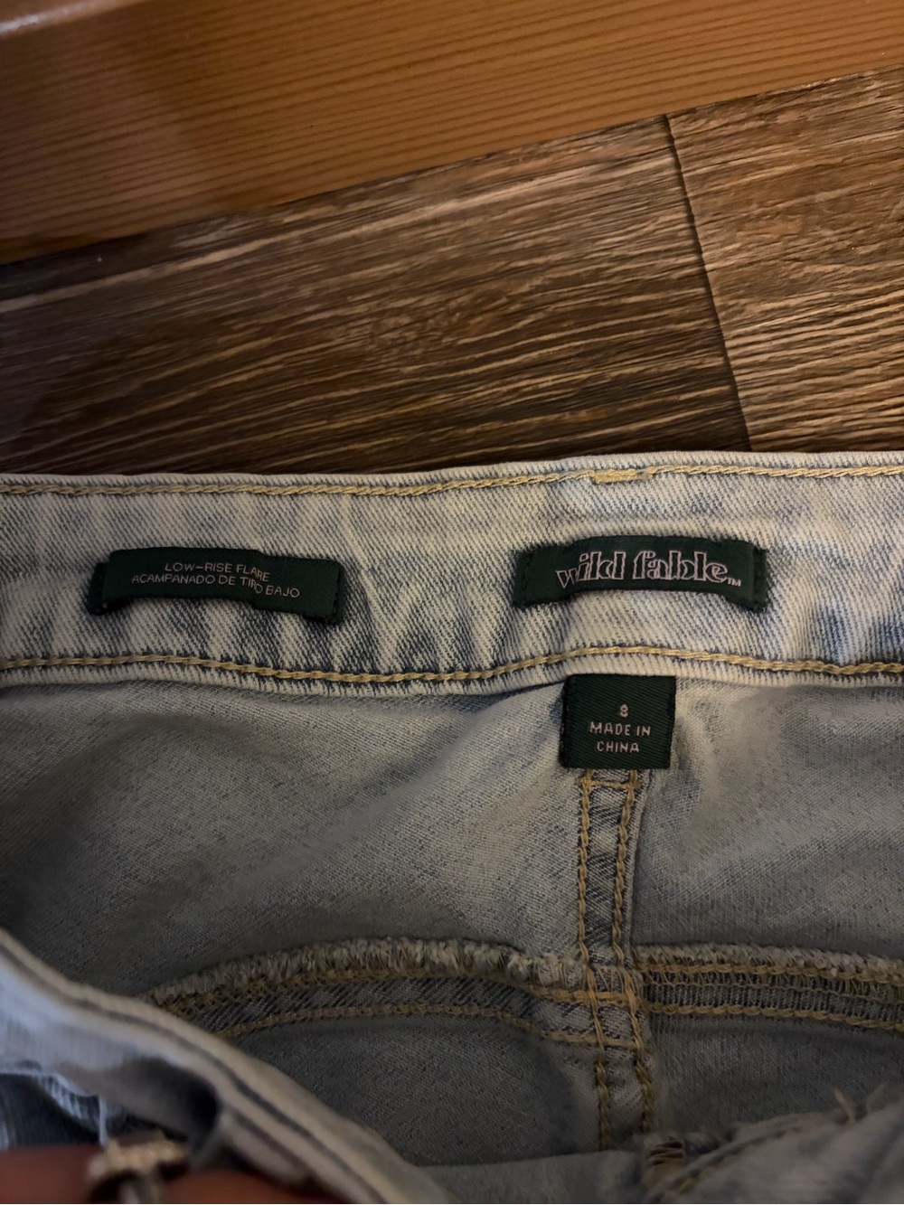 Women’s Wild Fable Collegiate Light Wash Low-Rise Curved Hem Flare Jean Size 8 - Picture 7 of 9